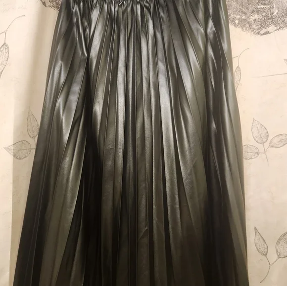 Skirt - Picture 4 of 5